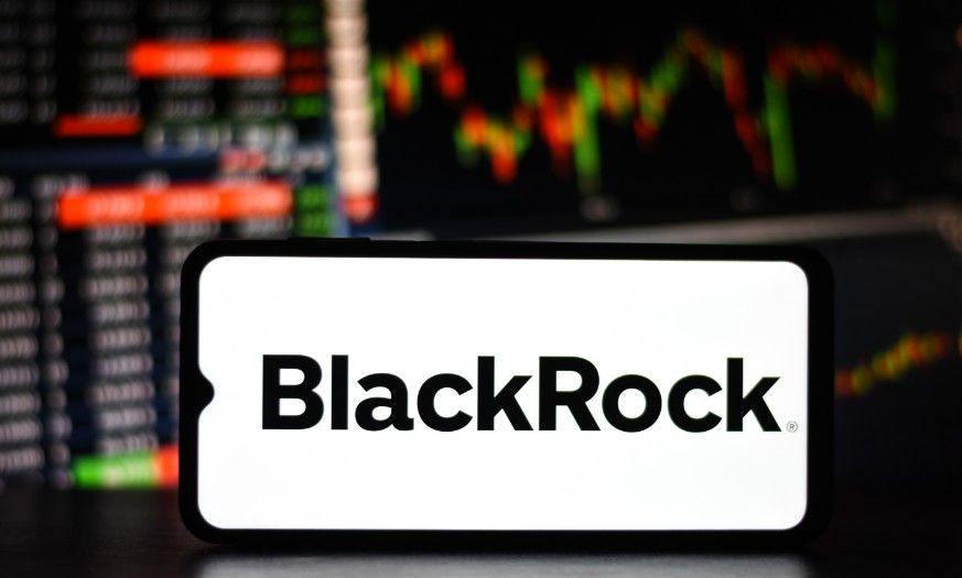 BlackRock just deposited $816m of these 2 cryptocurrencies; Dump incoming?