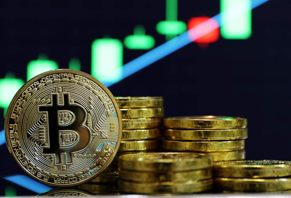 Commodity strategist predict Bitcoin collapse to $10,000 in 2026