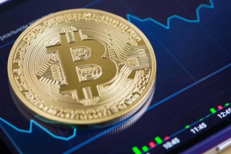 bitcoin-funding-rates-near-historic-extreme-fear-whats-next-9a1a58f.webp