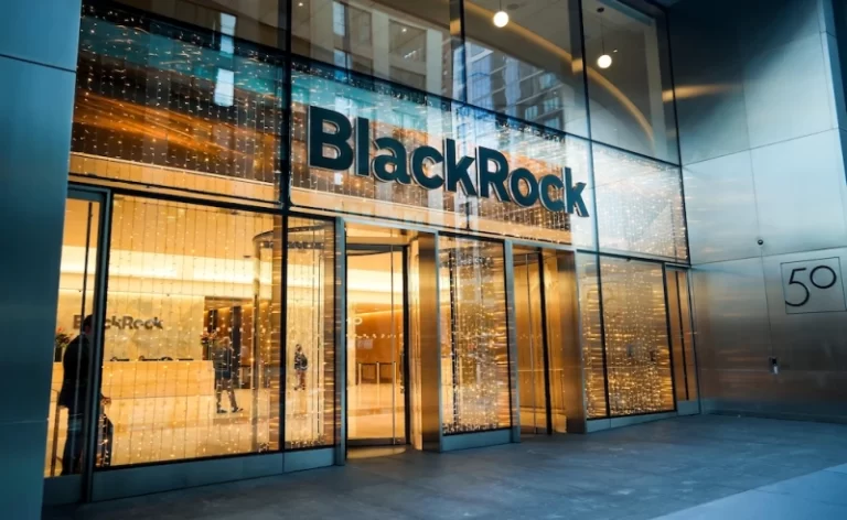 blackrock-accelerates-bitcoin-selloff-amid-bearish-sentiment-ab95c72.webp