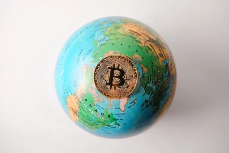 bitcoin-active-addresses-drop-to-the-lowest-level-in-over-7-years-124ba4f.webp