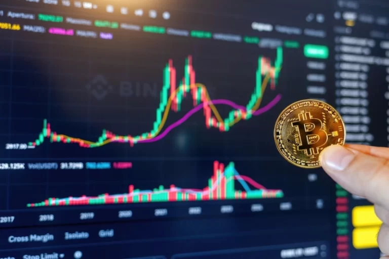 bitcoin-realized-volatility-falls-to-just-17-155b304.webp