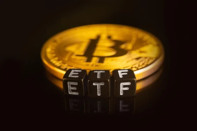 bitcoin-spot-etfs-record-12-consecutive-days-of-outflows-ed307d8.webp