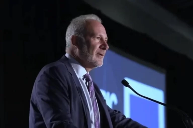 peter-schiff-says-bitcoin-price-has-found-support-at-61000-c133ad1.webp